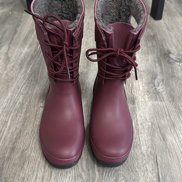 NWOT BOGS Amanda Plush Ii Lace Up Rain / Snow Boots "Cranberry" Size 6 - Picture 3 of 9